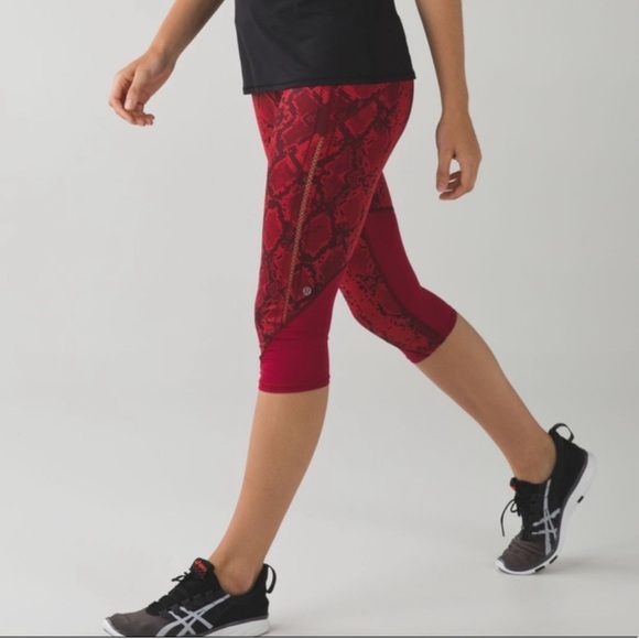 Lululemon Vent It Out Crop Mini Leggings Ziggy Snake Red Tide Cranberry - Picture 2 of 12
